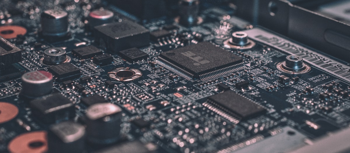 Carte électronique d’un calculateur moteur en gros plan