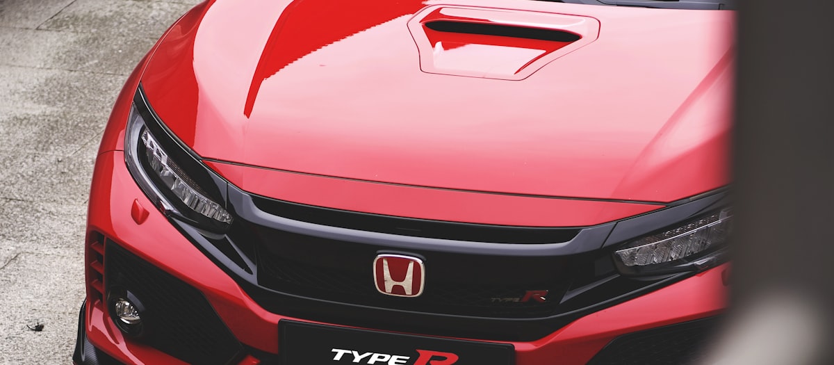 Honda Civic Type R rouge, capot et calandre